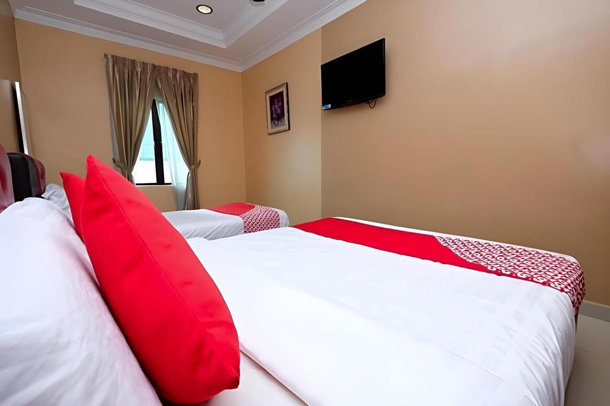 Super Oyo 707 Ayuni Hotel Bangi Exterior photo