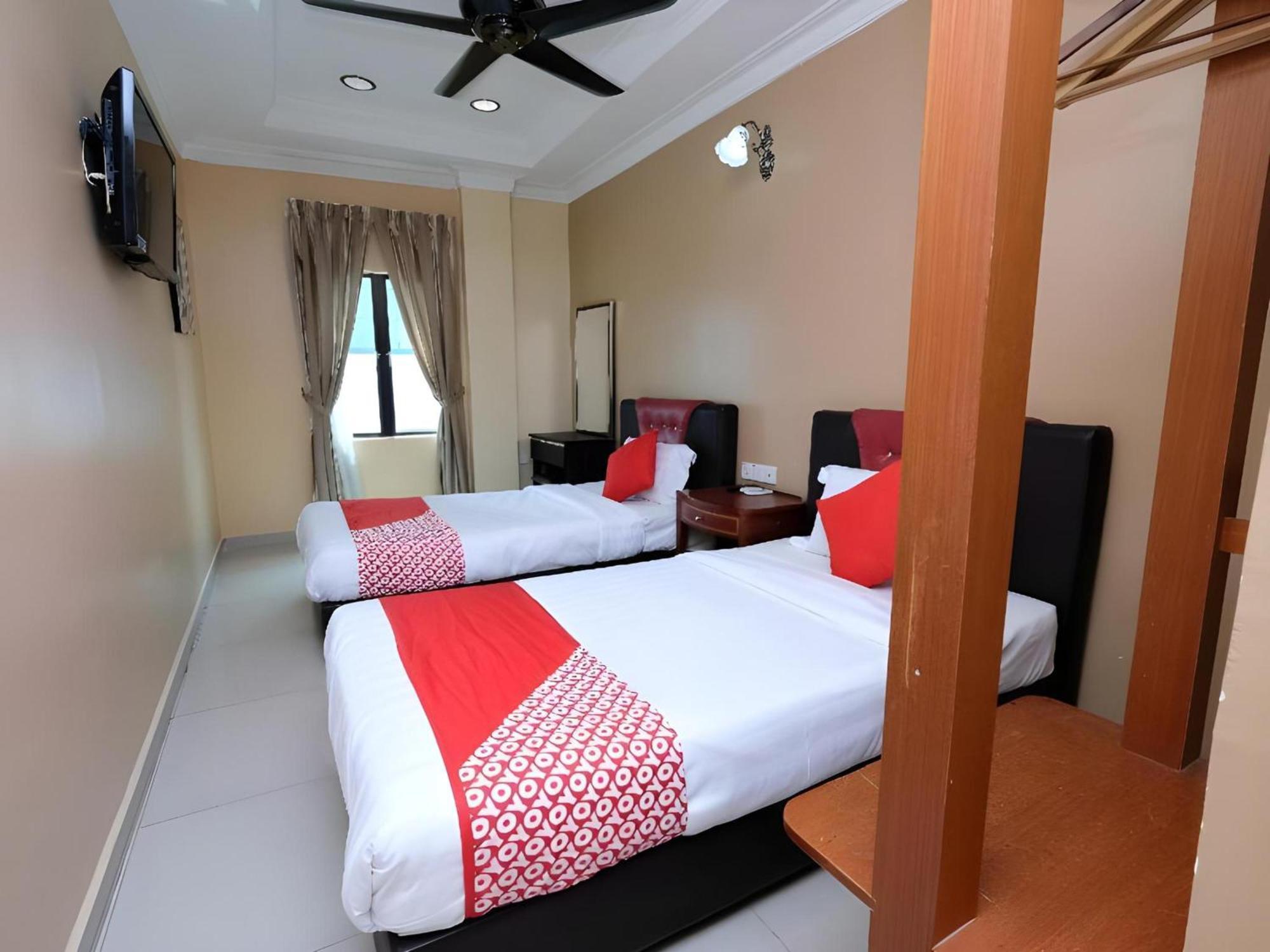 Super Oyo 707 Ayuni Hotel Bangi Exterior photo